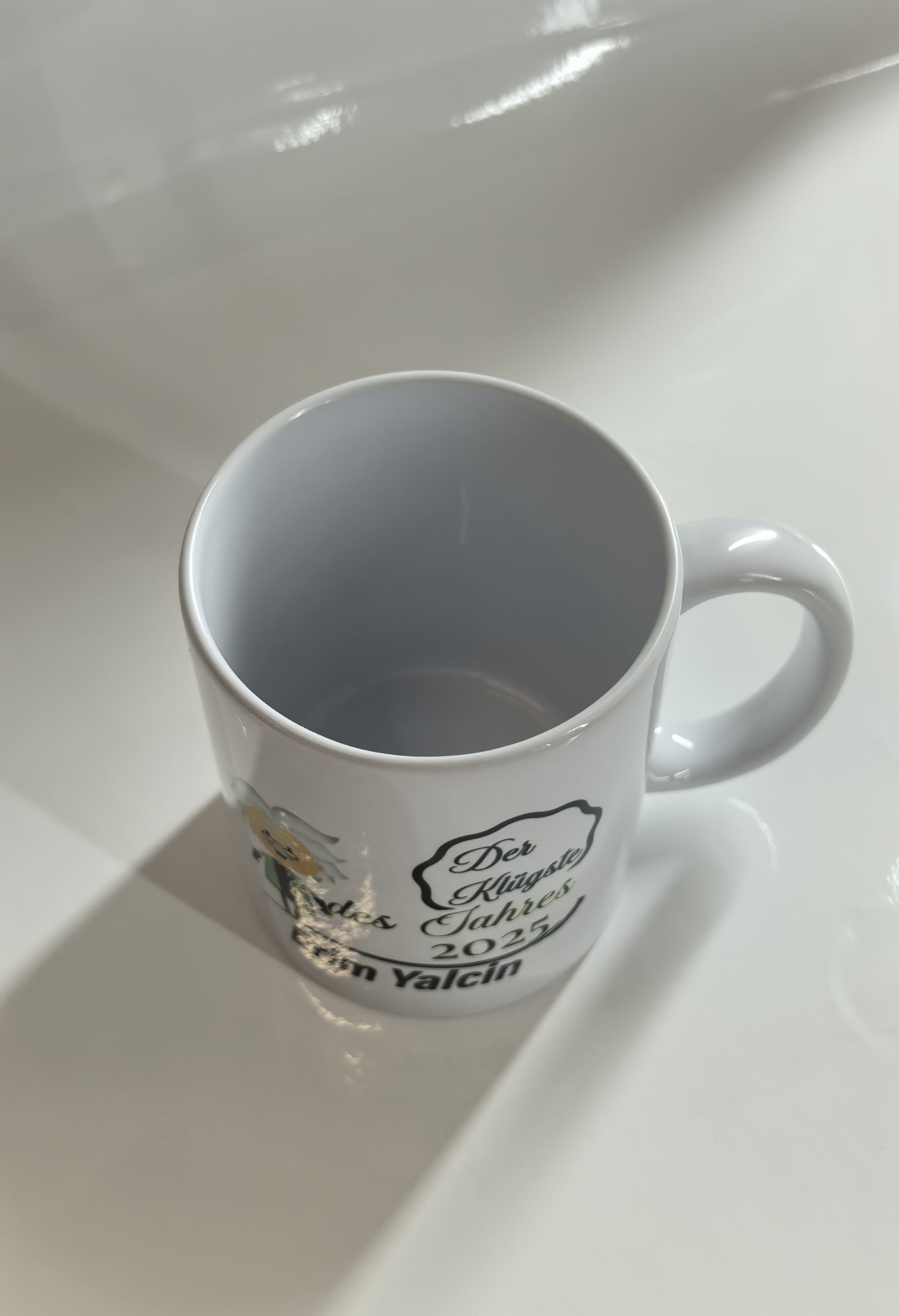 Personalisierte Tasse „Der Klügste des Jahres 2025“ – Geschenk mit Namen & Professor-Design – Lustige Auszeichnung für Genies