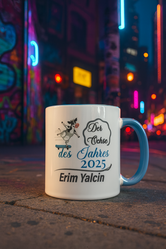 Personalisierte Tasse „Der Ochse des Jahres 2025“ – Lustige Geschenkidee mit Namen & Eislauf-Ochse – Gag Award Tasse