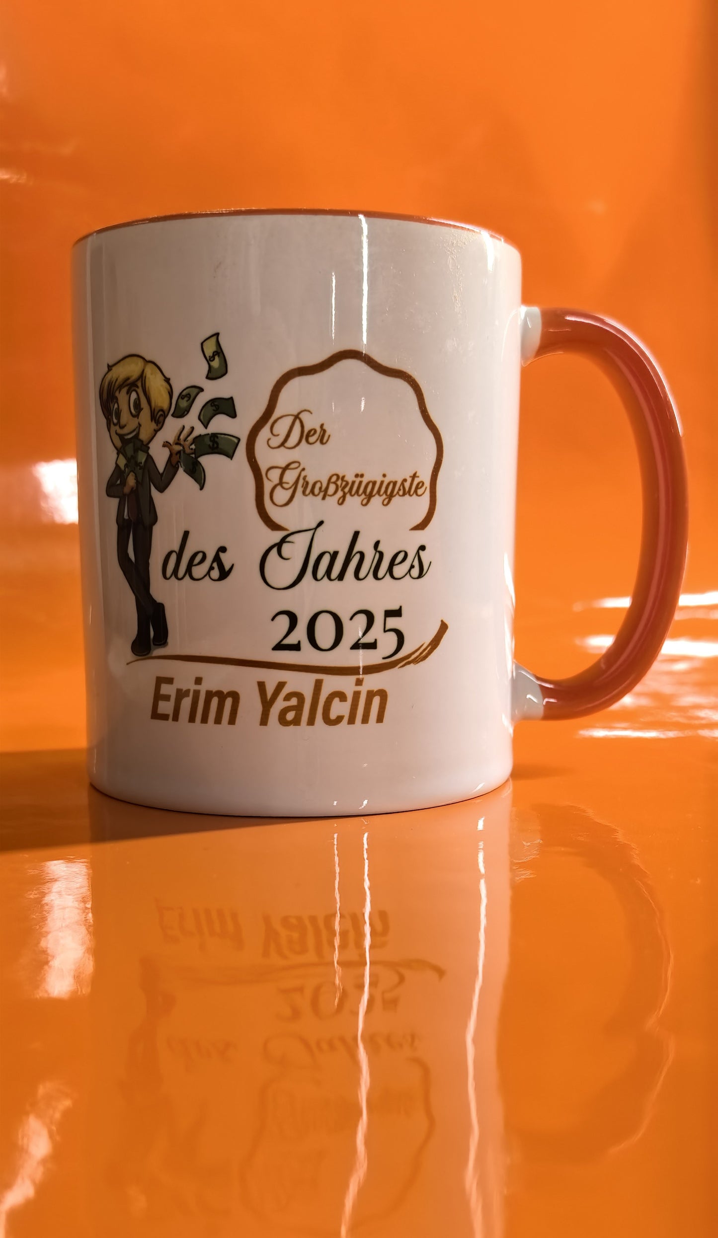Großzügigste des Jahres – Personalisierte Tasse mit Comic -  Wunschname – Dankeschön Geschenk für Kollegen & Mitarbeiter