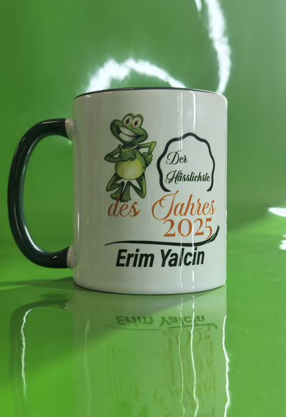 Personalisierte Tasse „Der Hässlichste des Jahres 2025“ – Lustige Geschenkidee mit Namen & Frosch – Gag Award Tasse