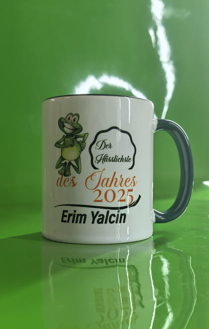 Personalisierte Tasse „Der Hässlichste des Jahres 2025“ – Lustige Geschenkidee mit Namen & Frosch – Gag Award Tasse
