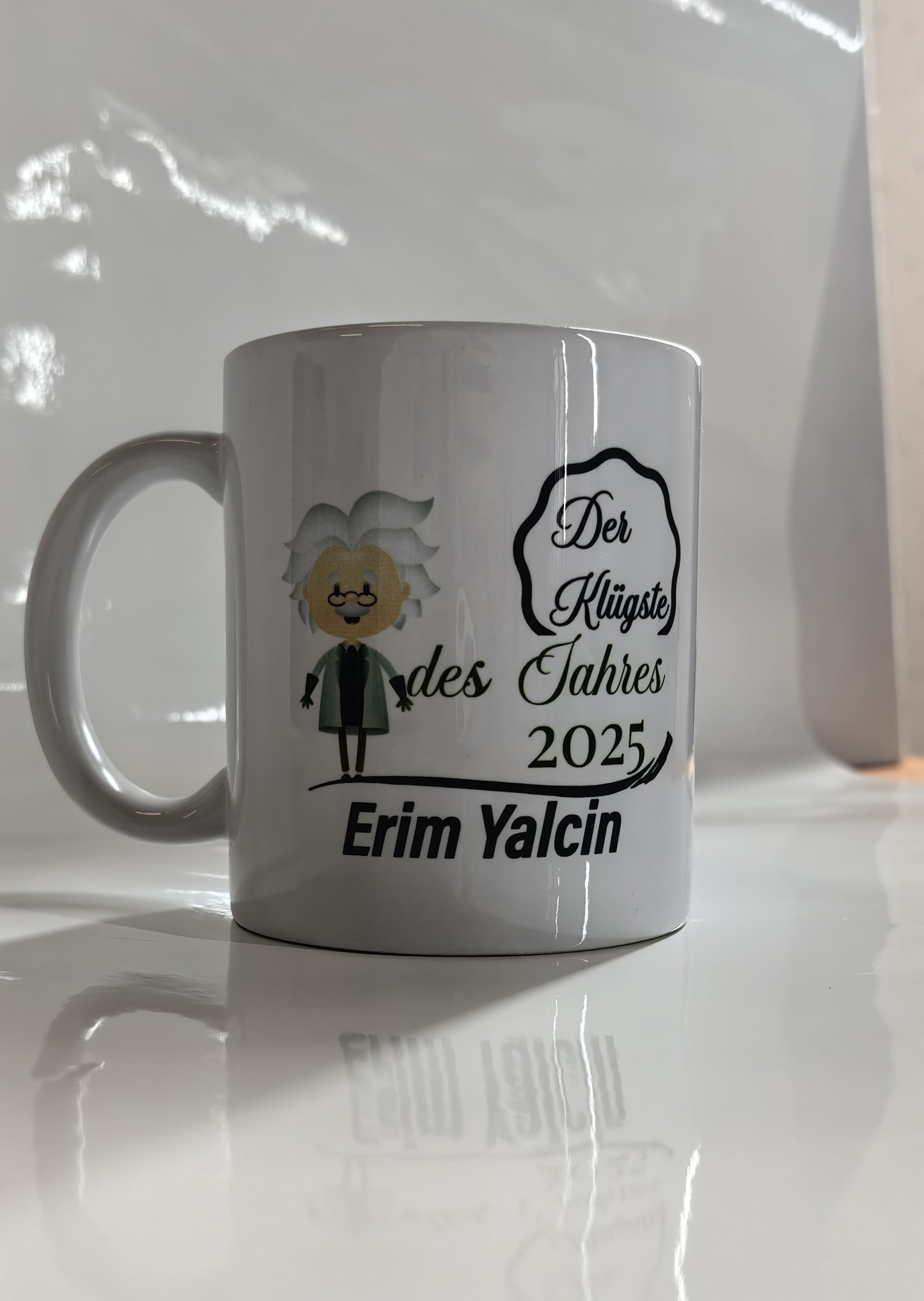 Personalisierte Tasse „Der Klügste des Jahres 2025“ – Geschenk mit Namen & Professor-Design – Lustige Auszeichnung für Genies