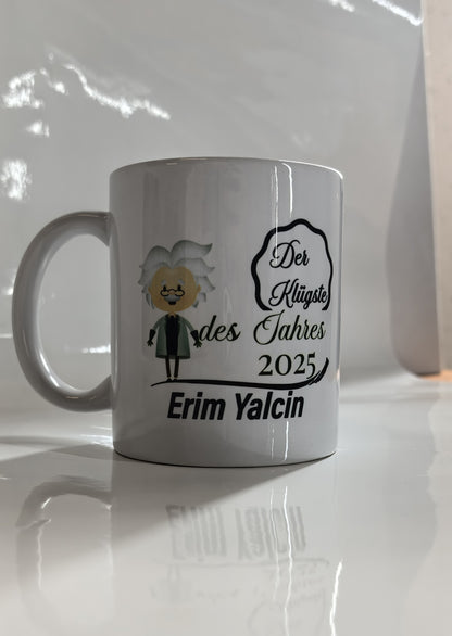 Personalisierte Tasse „Der Klügste des Jahres 2025“ – Geschenk mit Namen & Professor-Design – Lustige Auszeichnung für Genies