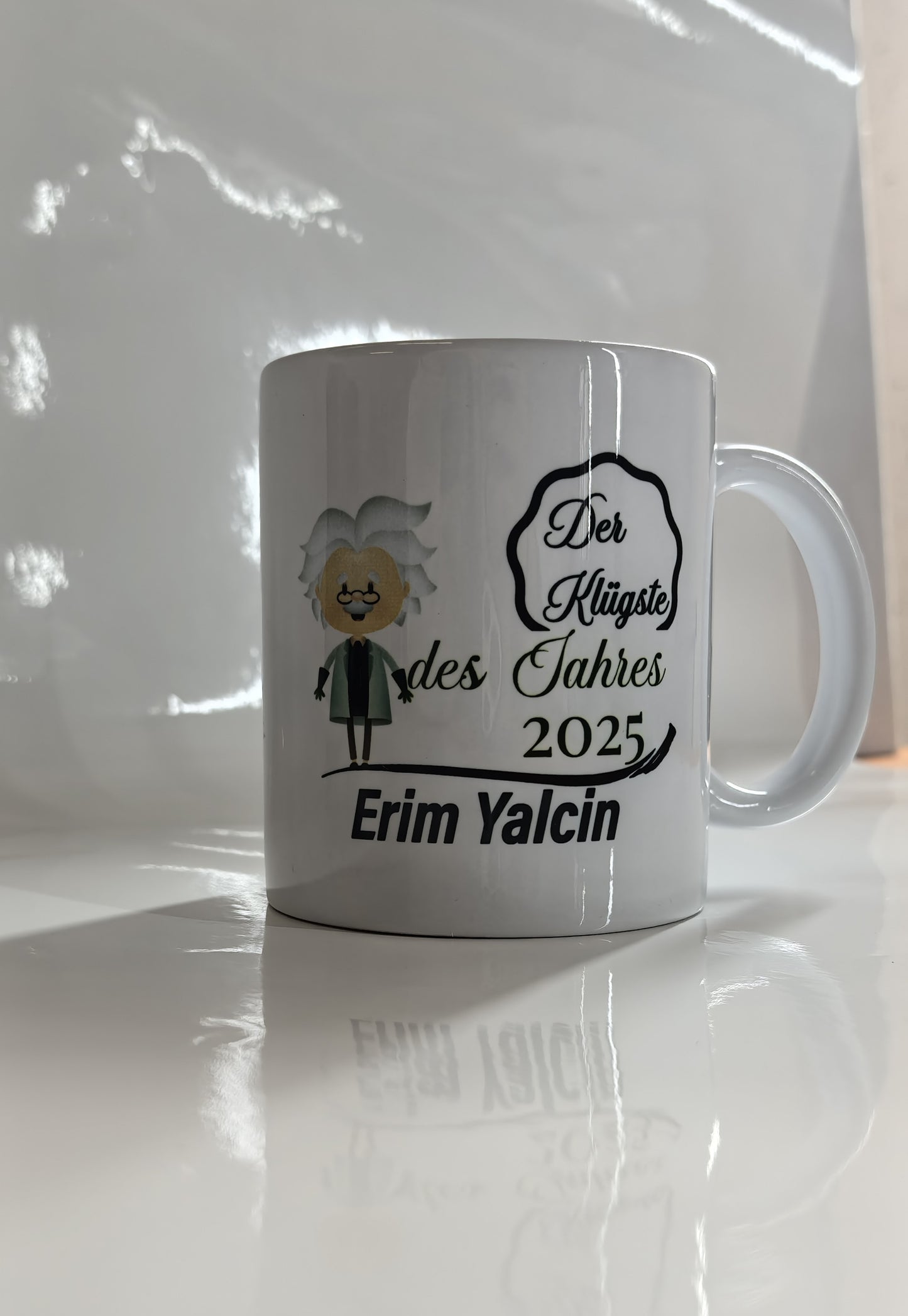 Personalisierte Tasse „Der Klügste des Jahres 2025“ – Geschenk mit Namen & Professor-Design – Lustige Auszeichnung für Genies