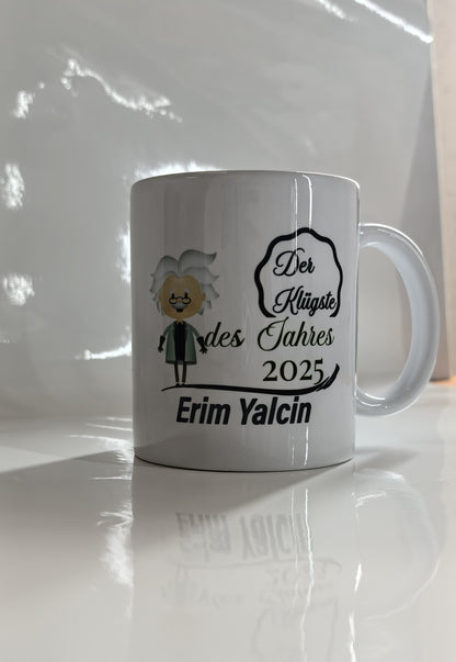 Personalisierte Tasse „Der Klügste des Jahres 2025“ – Geschenk mit Namen & Professor-Design – Lustige Auszeichnung für Genies