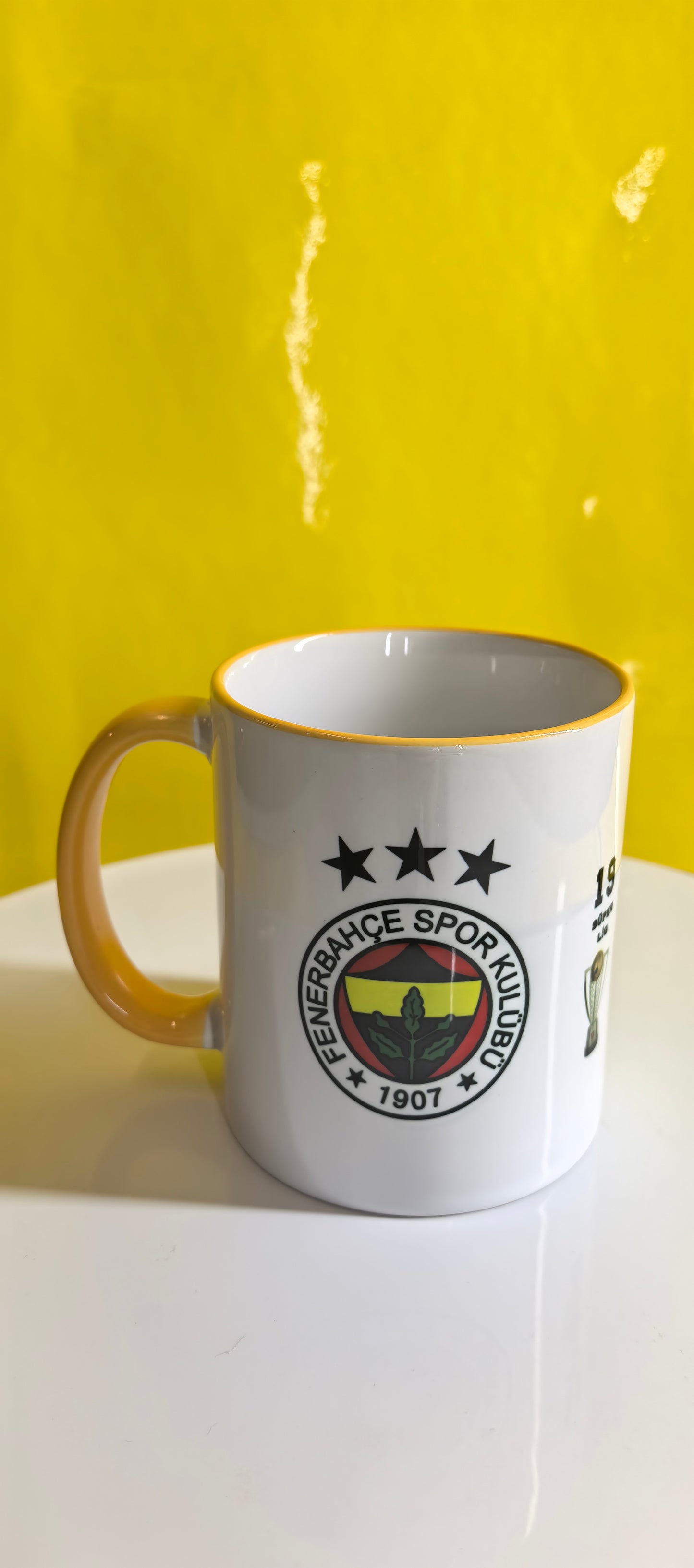 Fenerbahçe Tasse-35 Titel Design-Fanartikel mit Vereinslogo &Pokalstatistik- Gelber Henkel-Fußball Erfolge-Türkischer Fußballverein-Geschenk