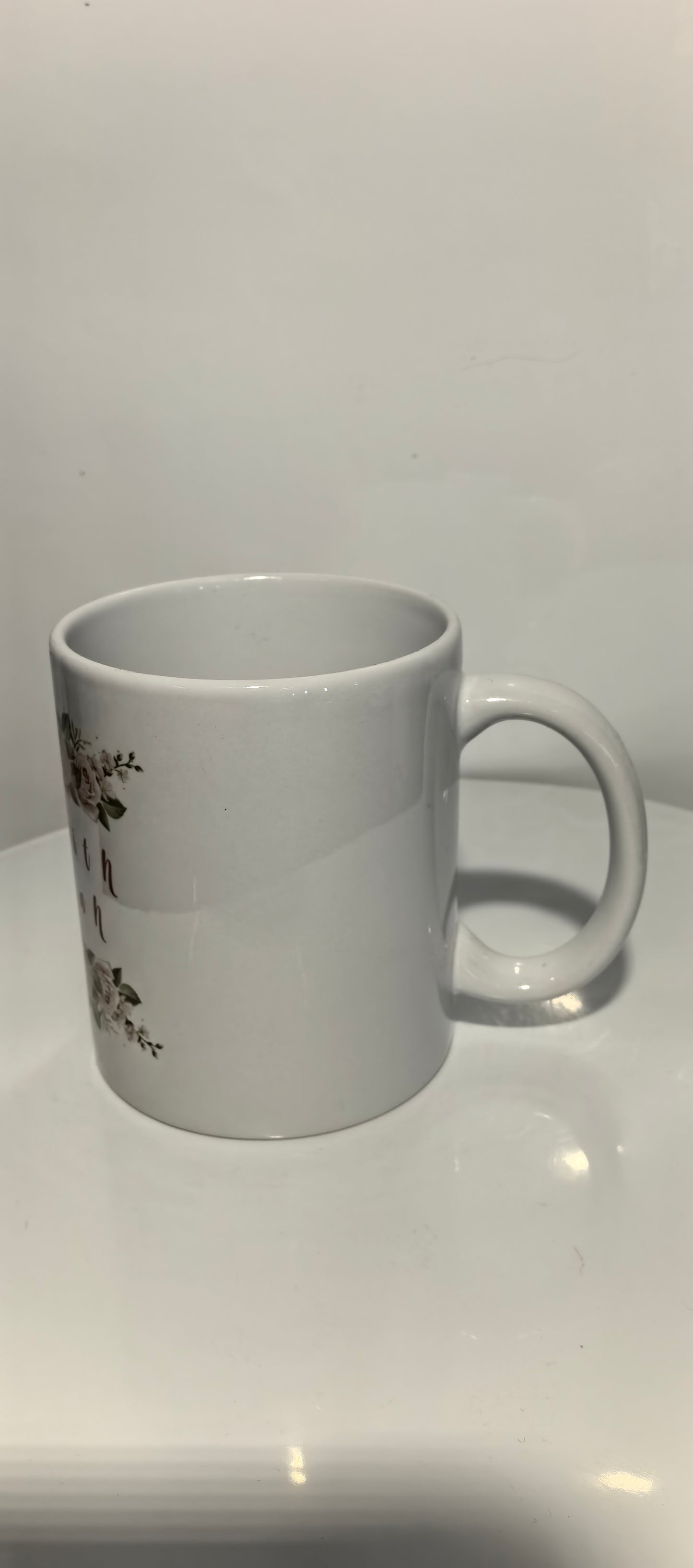 Bismillah Tasse mit Rosen – Islamisches Geschenk mit floraler Eleganz -"Keramiktasse 'Start with Bismillah'– Muslimisches Design mit Blumen"