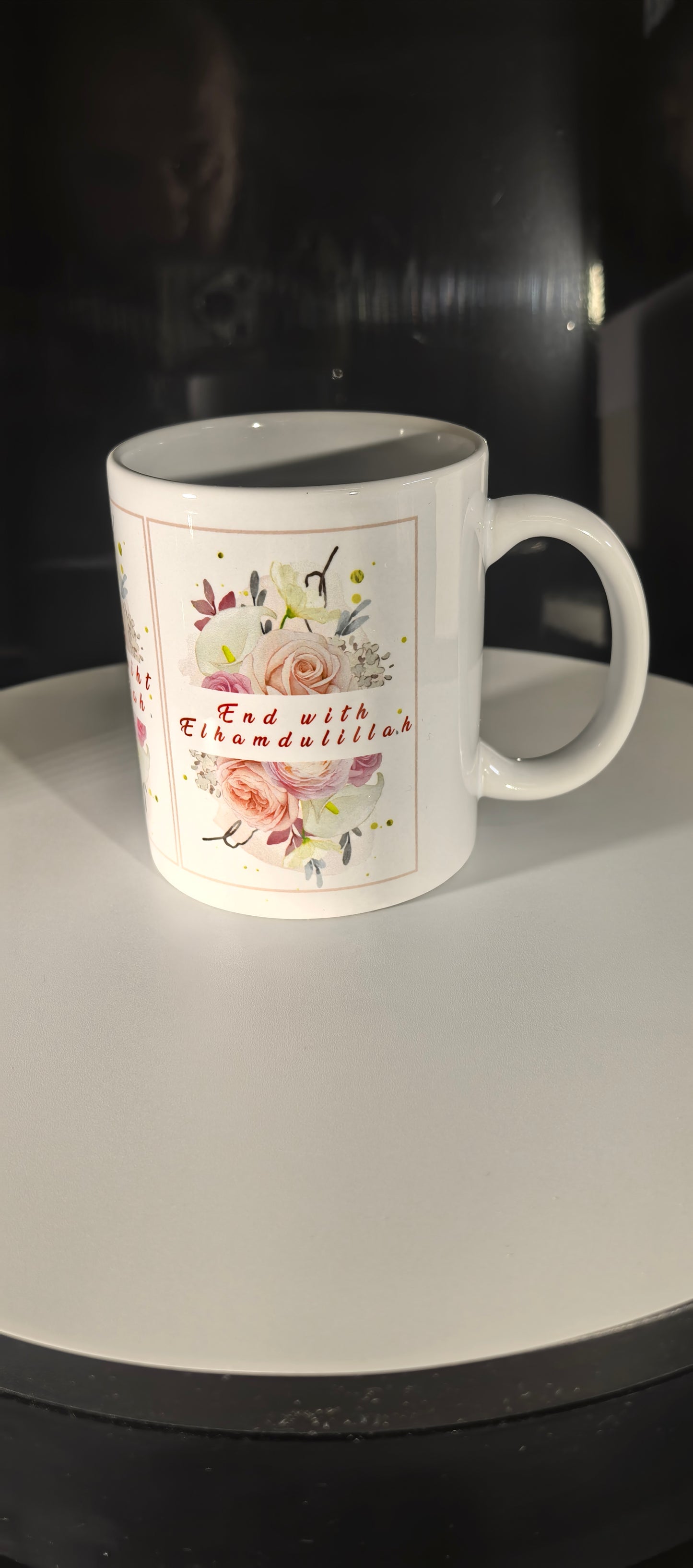 Muslimisches Geschenk mit floraler Verzierung-Keramiktasse mit Bismillah-Spruch – Islamisches Design & Blumenmotiv– Floral und Elegant