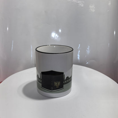 „Keramiktasse mit Kaaba-Motiv – schwarzer Henkel, islamisches Design aus Mekka“