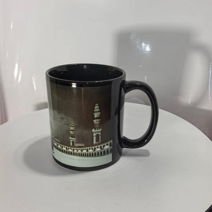 Islamische Tasse mit Abbildung der Kaaba in Mekka.