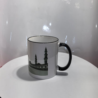 „Islamisch inspirierte Tasse mit Kaaba-Illustration – ideal für Ramadan oder Umrah“