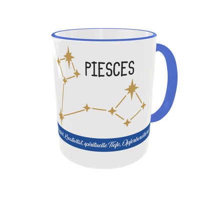 Ansicht der Tasse mit dem goldenen Pisces-Sternbild und einem blauen Textband am unteren Rand, das Charaktereigenschaften auflistet.