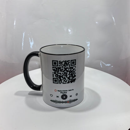 „Romantische Tasse mit QR-Code – Schwarz“