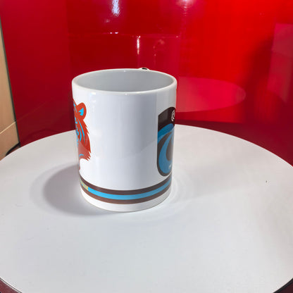 Seitenansicht der Trabzonspor-Tasse mit dem Randstreifen in Bordo und Mavi.