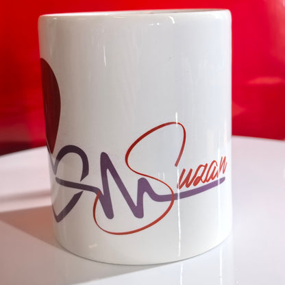 Personalisierte Tasse Herz mit großem roten Herz und Namen Erim & Suzan.