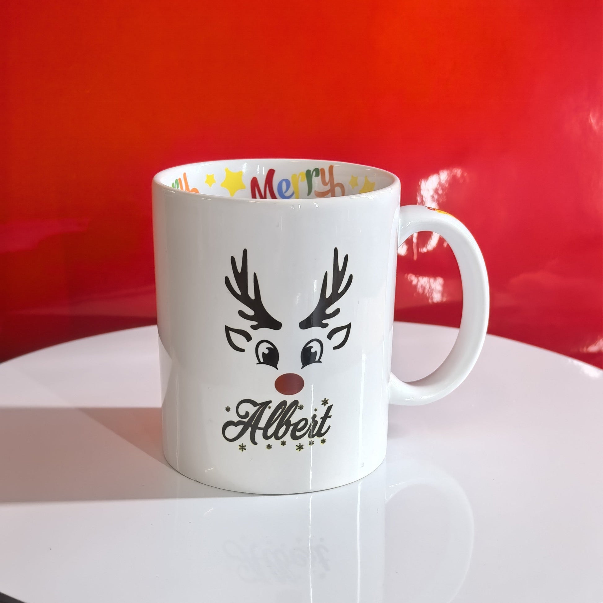 Personalisierte Rentier Tasse mit Namen Sofia und Rudolph-Gesicht.