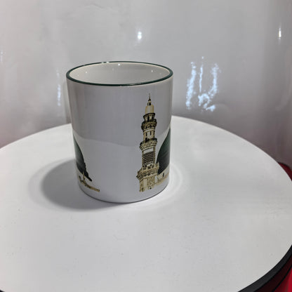 „Kulturinspirierte Tasse mit grüner Kuppel und Minarett – islamisches Architekturmotiv“