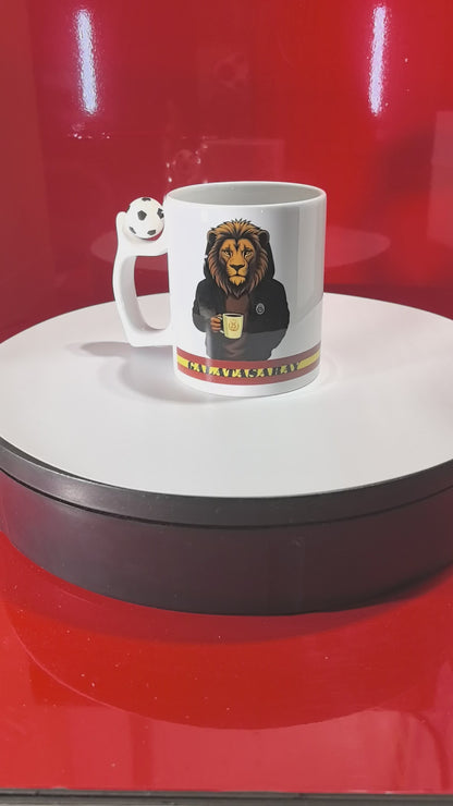 Galatasaray Tasse | Cim Bom Fan-Becher mit Fußball-Henkel | GS Logo & Löwen-Motiv | Rot-Gelb 1905